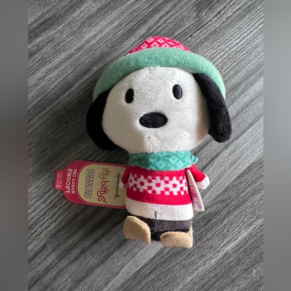 2023 Hallmark Itty Bittys Peanuts Ski Lodge Snoopy Stuffed Plush Animal NWT - Picture 1 of 4
